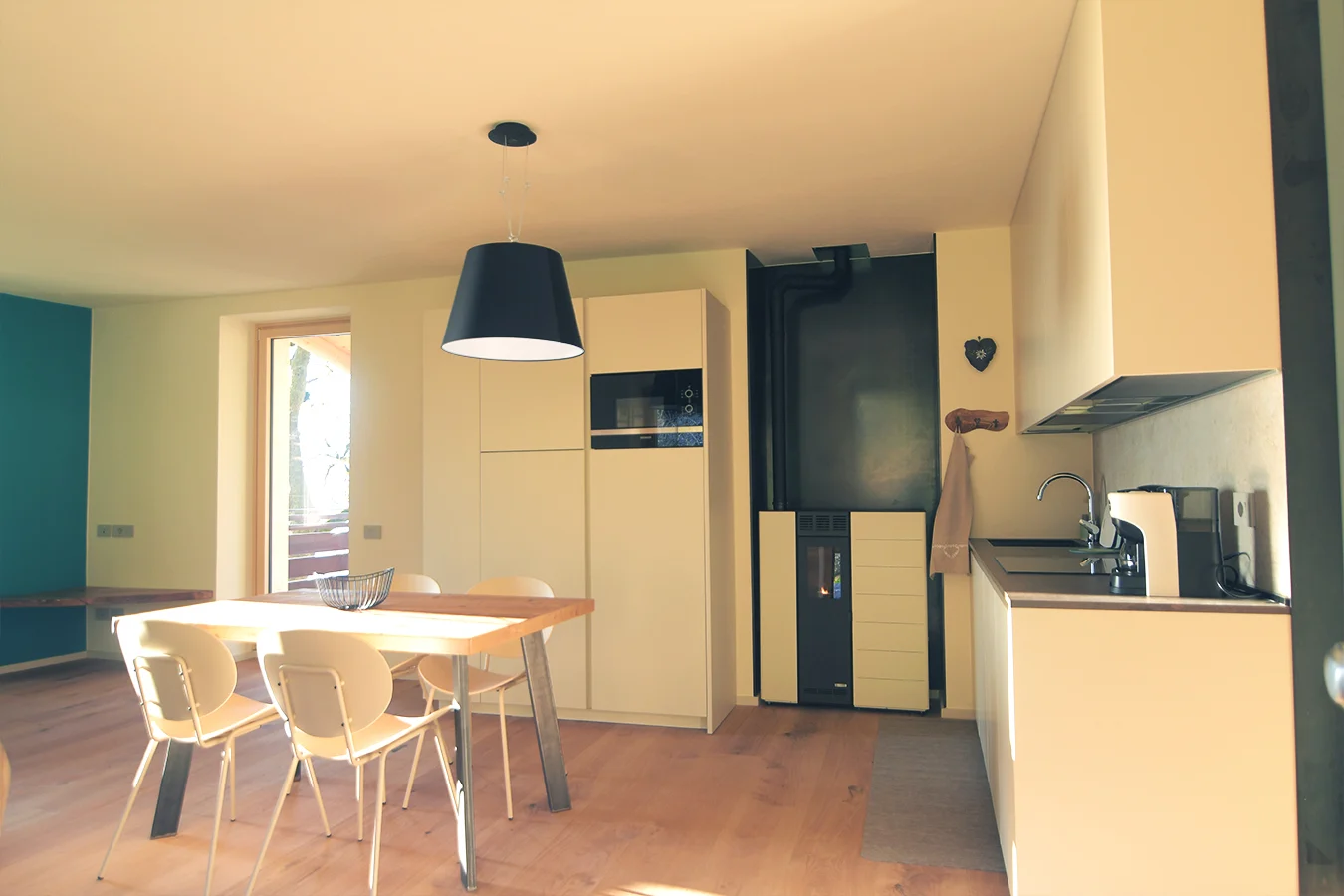 008-kueche-ferienhaus-malcesine.webp