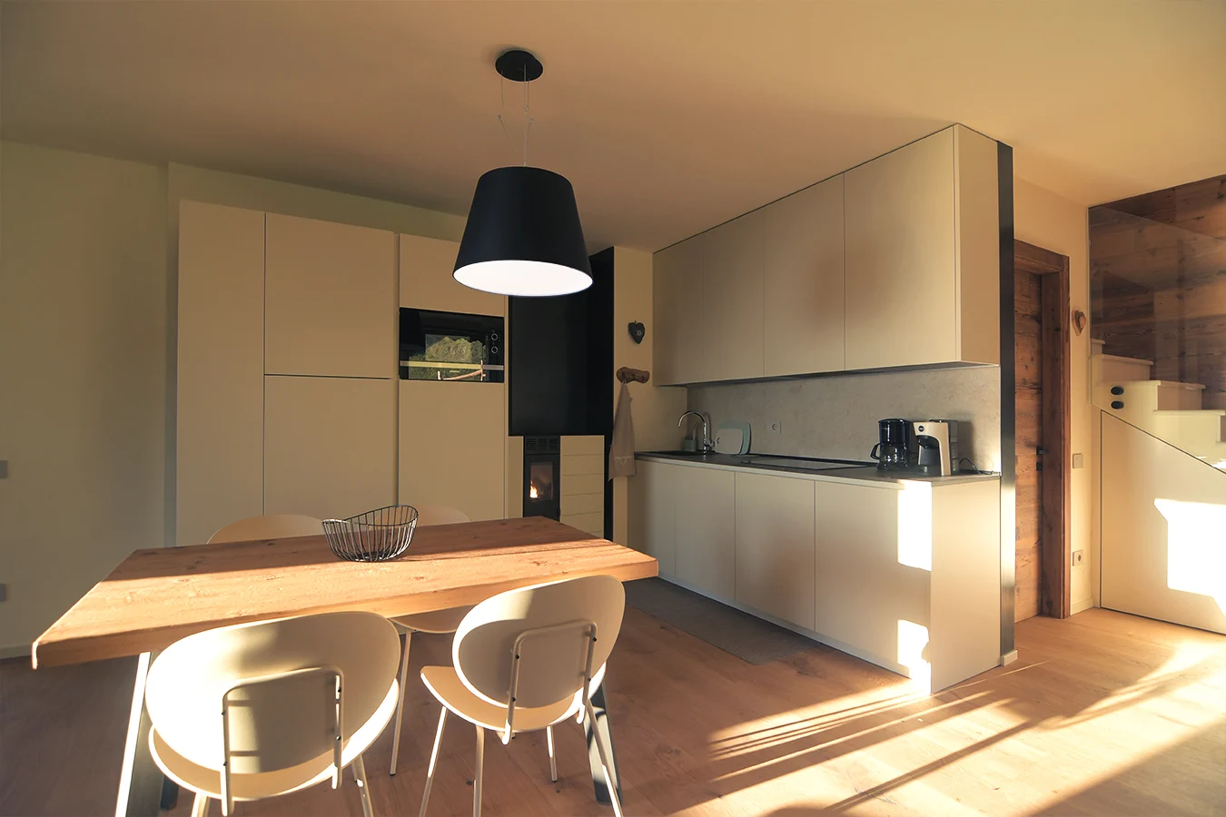020-kitchen-holiday-home-malcesine-lake-garda.webp