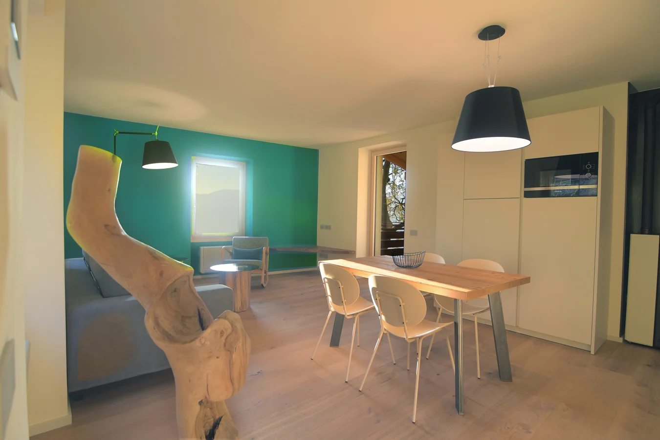 022-wohnzimmer-ferienhaus-malcesine-gardasee.webp