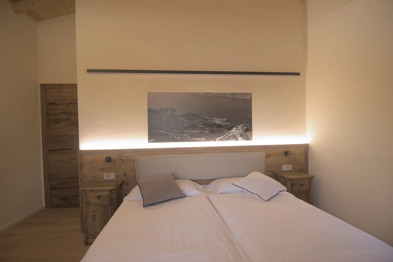 061-camera-da-letto-casa-vacanza-malcesine.webp