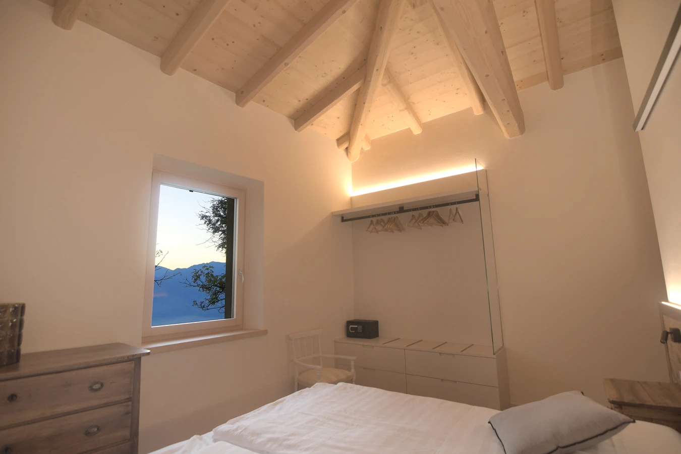 062-bedroom-holiday-home-malcesine.webp