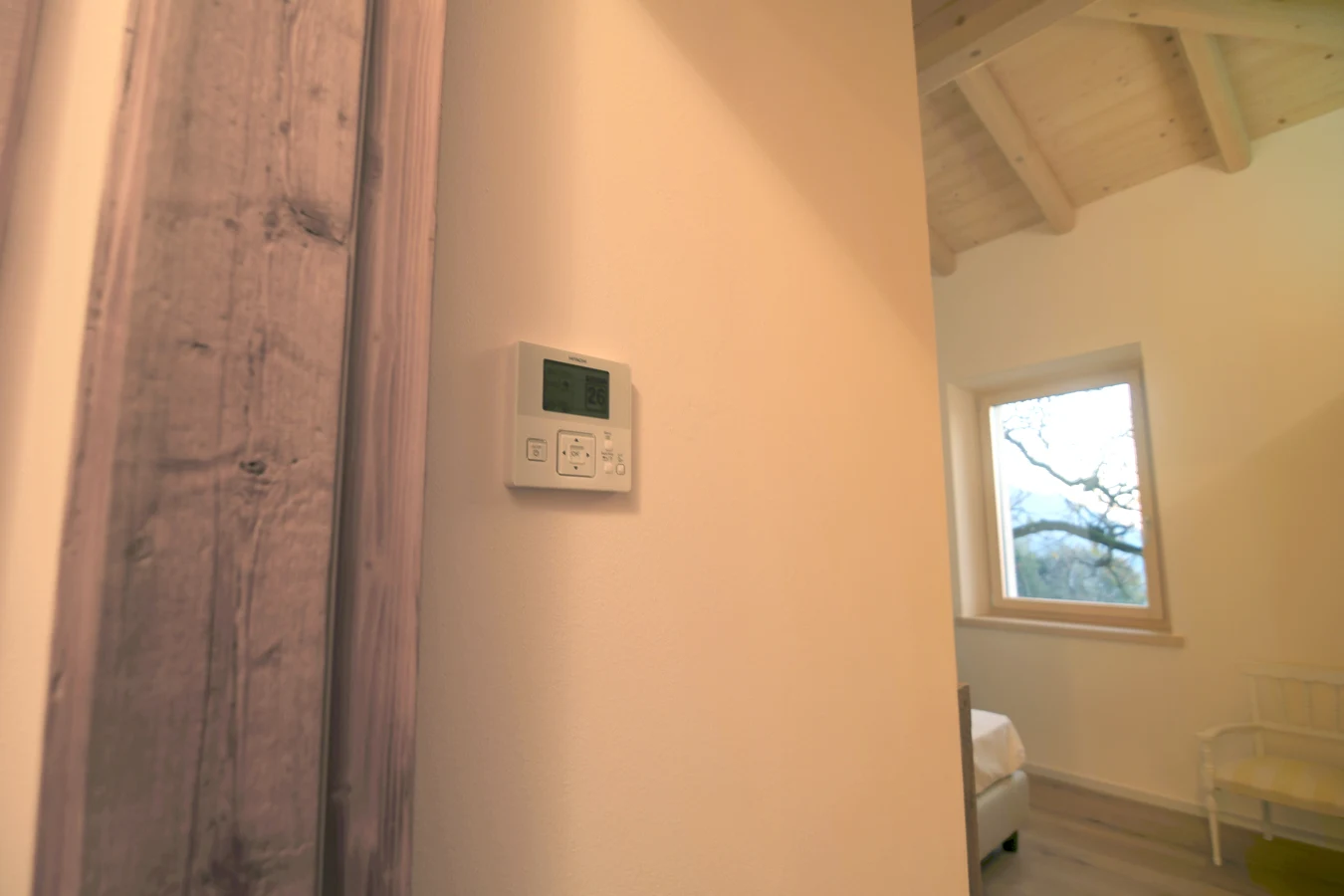 064-camera-da-letto-casa-vacanza-malcesine.webp