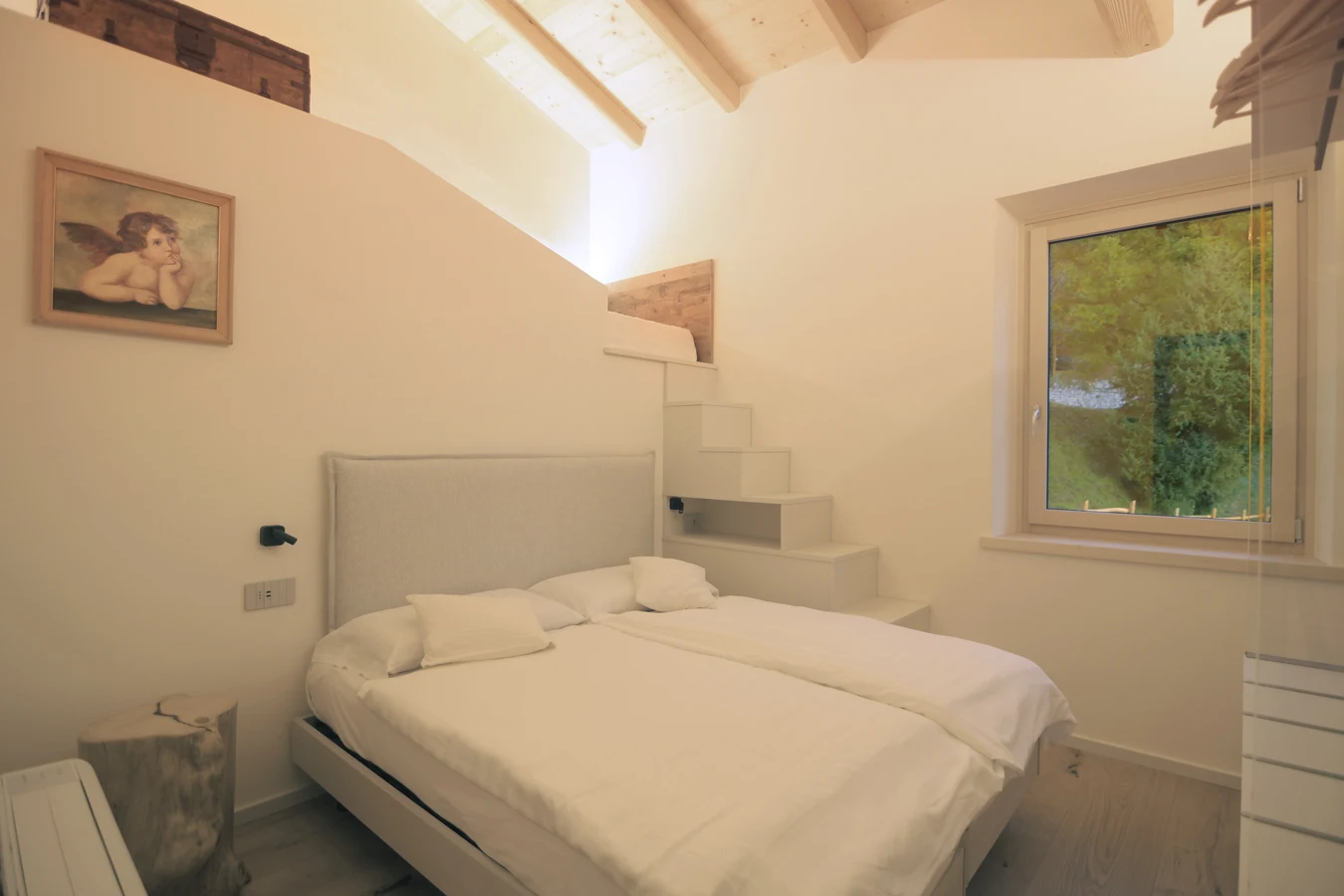 080-schlafzimmer-ferienhaus-malcesine.webp